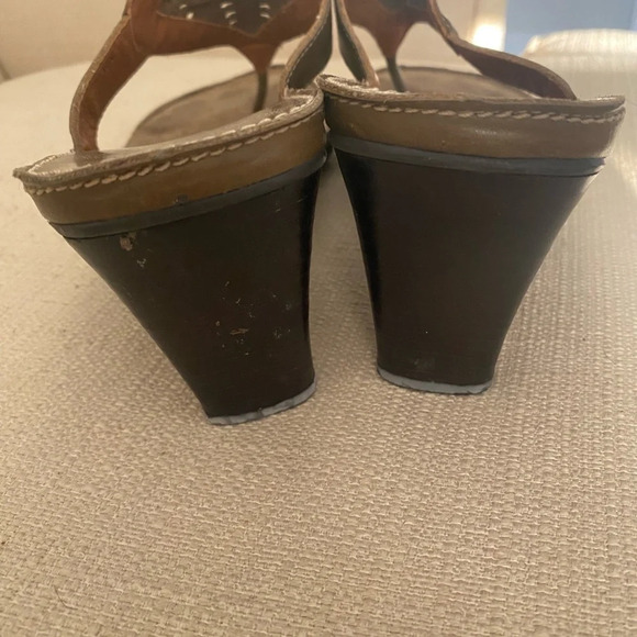 COPY - Women’s sandals size 10 nurture brand sage green - Picture 3 of 3